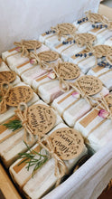 Cargar imagen en el visor de la galería, Jabón con papel vegetal