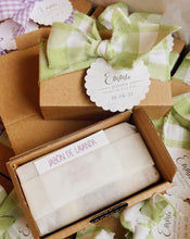 Cargar imagen en el visor de la galería, Jabón en caja y lazo
